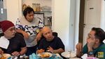 Gaya Kuliner Seru Komeng, Cicip Durian hingga Ayam Woku!