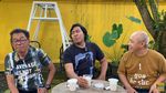 Gaya Kuliner Seru Komeng, Cicip Durian hingga Ayam Woku!