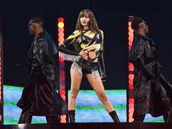 7 Gaya Lisa BLACKPINK Tampilkan Lagu Baru Diduga Tentang Frederic Arnault