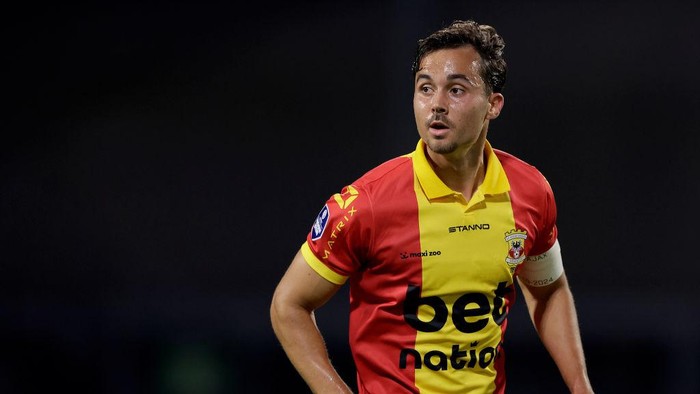 DEVENTER, NETHERLANDS - SEPTEMBER 21: Mats Deijl of Go Ahead Eagles   during the Dutch Eredivisie  match between Go Ahead Eagles v Ajax at the De Adelaarshorst on September 21, 2024 in Deventer Netherlands (Photo by Rico Brouwer/Soccrates/Getty Images)