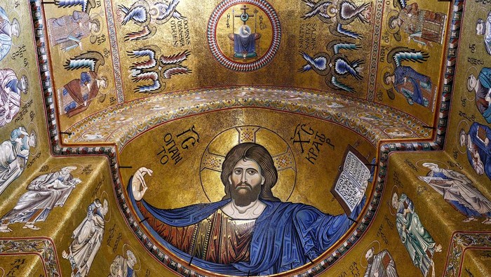 Melihat Kemilau Mosaik Emas di Katedral Monreale Golden mosaics are seen on the ceiling and behind the scaffolding inside the Monreale Cathedral, a UNESCO World Heritage site that combines Western, Islamic and Byzantine styles, in Monreale, Sicily, Italy, August 25, 2024. REUTERS/Guglielmo Mangiapane