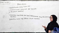 Materi pelajaran yang diberikan itu bertujuan menanamkan nilai-nilai ideologi Pancasila sejak dini.  