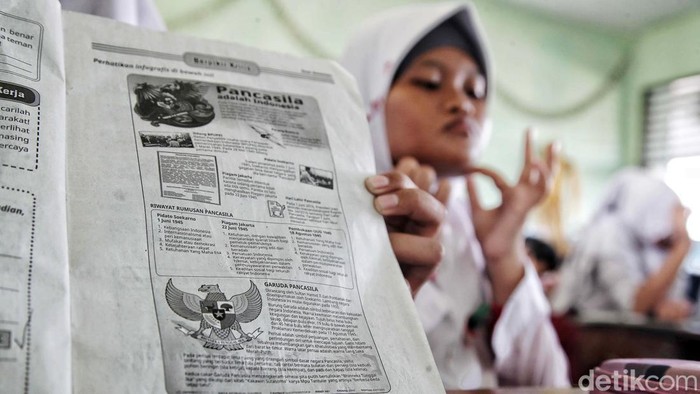 Hari Kesaktian Pancasila diperingati setiap 1 Oktober. Di hari peringatan itu, siswa-siswi SDN Rawa Badak Utara 01 belajar dan memaknai ideologi Pancasila.