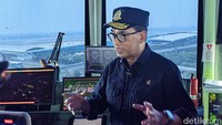 Menteri Perhubungan Budi Karya Sumadi yang memantau langsung menara ATC Bandara Soetta menyebut setiap hari bandara ini mampu melayani lebih dari 1.000 penerbangan.