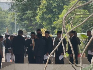 Menteri Jokowi Hadiri Pelantikan Anggota MPR/DPR/DPD: Bahlil hingga Zulhas