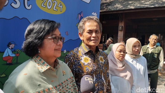 Menteri KLHK, Siti Nurbaya Bakar dalam acara Youth Conservation Fest yang diselenggarakan oleh KLHK bekerja sama dengan Badan Restorasi Gambut dan Mangrove (BRGM) dan Institut Hijau Indonesia (Fawdi/detikcom)