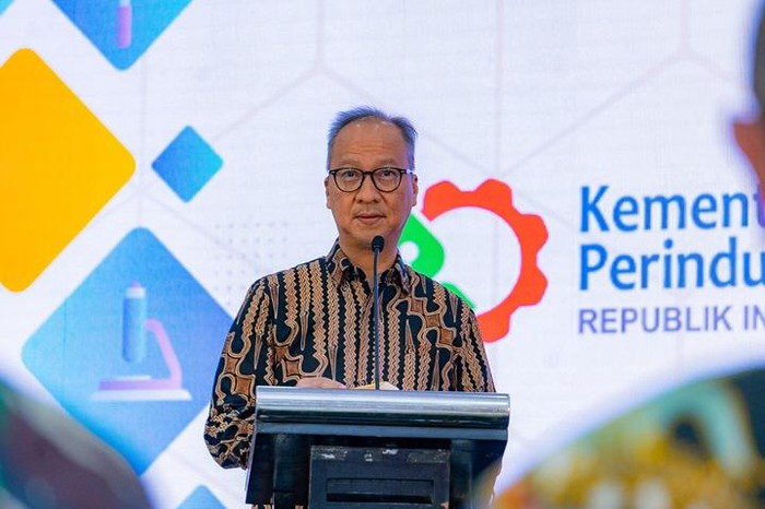 Menteri Perindustrian Agus Gumiwang Kartasasmita