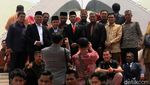 Momen Anggota DPR dan Keluarga Asyik Foto di Gedung Kura-kura
