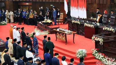 Potret Jokowi Hadiri Pelantikan Anggota MPR/DPR/DPD Periode 2024-2029