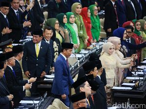 Momen Jokowi dan Titiek Bertemu Usai Pelantikan Anggota DPR Hari Ini