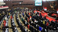 Jokowi menghadiri pelantikan anggota MPR/DPR/DPD yang digelar di ruang sidang paripurna, kompleks parlemen, Senayan, Jakarta, Selasa (1/10/2024).