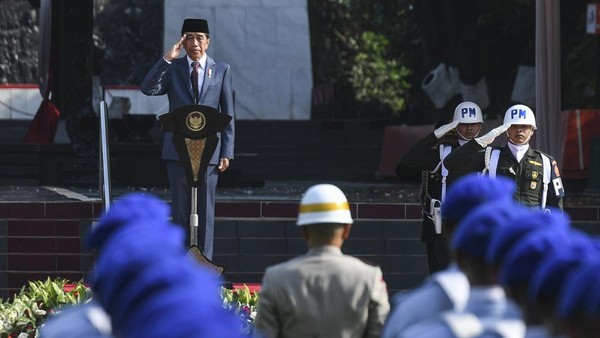 Momen Jokowi Pimpin Upacara Hari Kesaktian Pancasila di Lubang Buaya