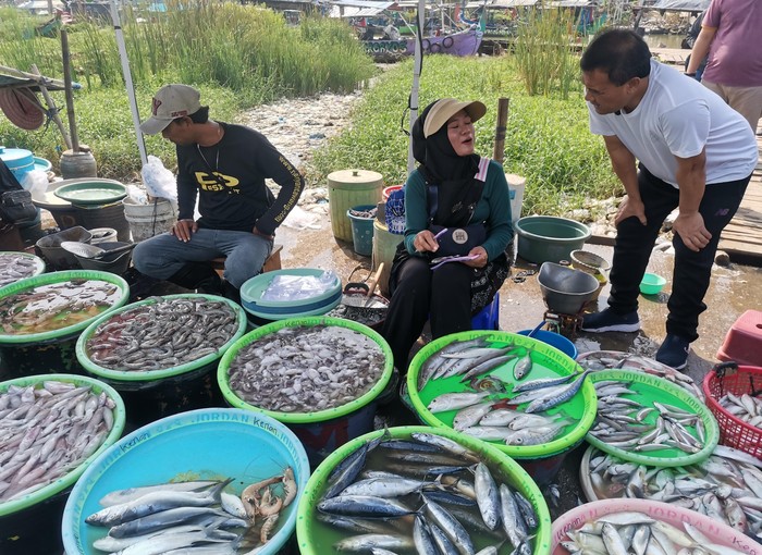 Nelayan Kendal berbondong sambat ke Calon Gubernur Jateng Ahmad Luthfi.