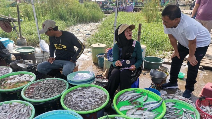 Nelayan Kendal berbondong sambat ke Calon Gubernur Jateng Ahmad Luthfi.