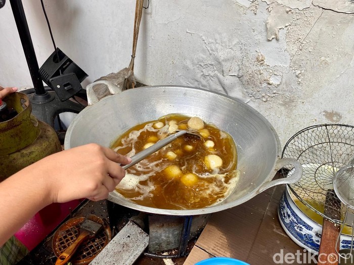 Ngemil Onde-onde dan Tahu Petis Legendaris di Dalam Perumahan