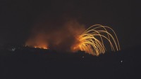 Jika Hizbullah masih memiliki cukup kekuatan artileri, kelompok tersebut berpotensi menyerang kota-kota di Israel. (AP Photo/Leo Correa) 