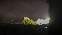 Israel telah memulai operasi darat di Lebanon selatan, kata militer Israel (IDF). Operasi tersebut, klaim IDF, dilakukan secara terbatas, terlokalisasi, dan terarah terhadap Hizbullah. (AP Photo/Baz Ratner) 