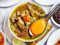 Gurihnya Pallubasa Isi Jeroan dan Lidah Ada di 5 Tempat Ini