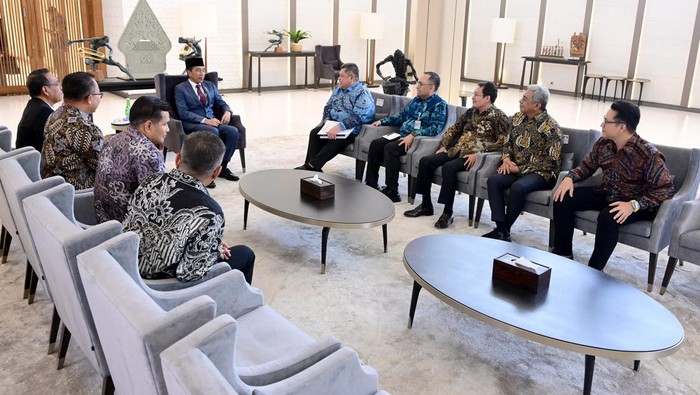Pansel serahkan 20 nama capim dan cadewas KPK ke Jokowi.