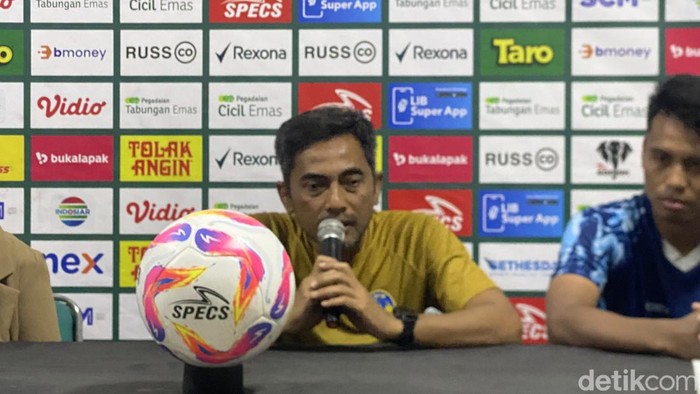 Pelatih PSIM Jogja, Seto Nurdiantoro saat jumpa pers jelang lawan Persijap Jepara, Selasa (1/10/2024).