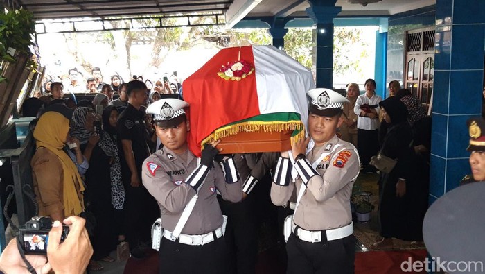Jenazah Rio Risna Saputra, diberangkatkan ke pemakaman, Selasa (1/20/2024).