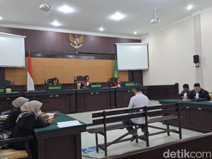 Kuras Rekening Perusahaan Warisan Rp 12 M, Pengusaha Toko Ban Jadi Pesakitan