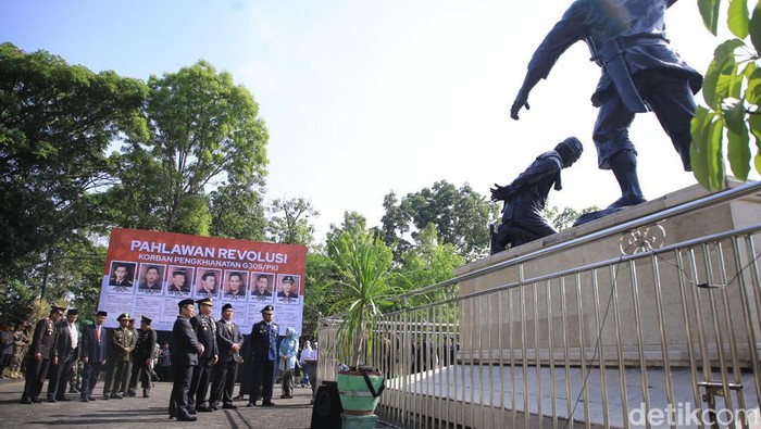 Peringatan Hari Kesaktian Pancasila di Monumen Kresek Madiun.