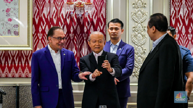 Pertemuan PM Malaysia Anwar Ibrahim dengan Chairman CT Corp Chairul Tanjung beserta petinggi Nahdlatul Ulama dan Muhammadiyah di Malaysia, Selasa (1/10/2024). (Instagram/anwaribrahim_my)