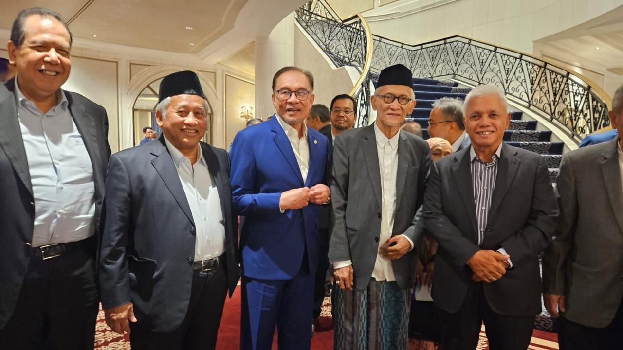 Pertemuan PM Malaysia Anwar Ibrahim dengan Chairman CT Corp Chairul Tanjung beserta petinggi Nahdlatul Ulama dan Muhammadiyah di Malaysia, Selasa (1/10/2024). (Dok. Istimewa)