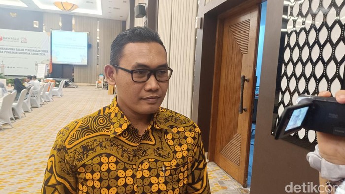 Anggota Bawaslu Jateng, Nur Kholiq, saat ditemui media di Hotel Haris, Semarang, Selasa (1/9/2024).