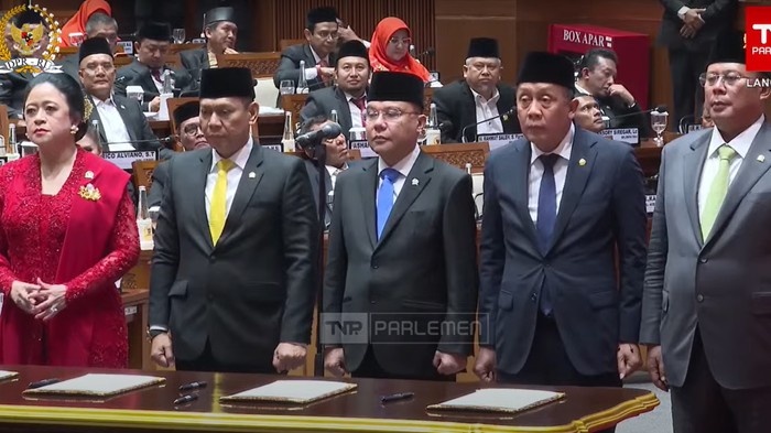 Sebanyak 580 anggota DPR melakukan pemilihan pimpinan DPR periode 2024-2029. Hasilnya, ditetapkan Puan Maharani Kembali jadi Ketua DPR, Sufmi Dasco Ahmad, Adies Kadir, Saan Mustopa, dan Cucun Ahmad Syamsurijal menjadi Wakil Ketua DPR.