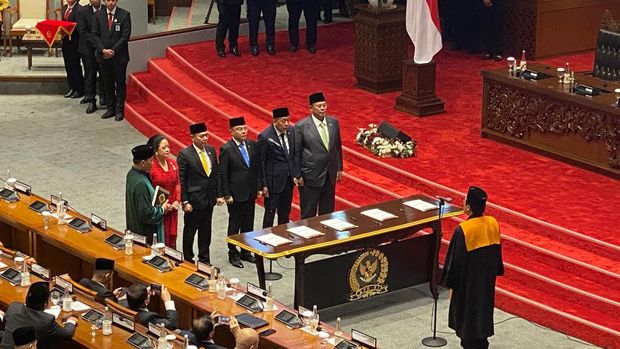 Sebanyak 580 anggota DPR melakukan pemilihan pimpinan DPR periode 2024-2029. Hasilnya, ditetapkan Puan Maharani Kembali jadi Ketua DPR, Sufmi Dasco Ahmad, Adies Kadir, Saan Mustopa, dan Cucun Ahmad Syamsurijal menjadi Wakil Ketua DPR.