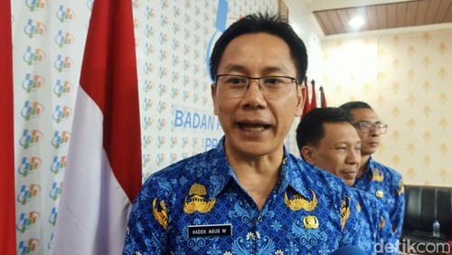 Plt Kepala BPS Bali Kadek Agus Wirawan saat diwawancarai di Denpasar, Selasa (1/10/2024).