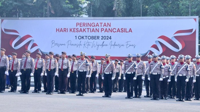 Polda Metro Jaya menggelar upacara dalam rangka memperingati Hari Kesaktian Pancasila 1 Oktober 2024. Polda Metro mengajak jajaran memedomani nilai Pancasila. (dok Polda Metro Jaya)