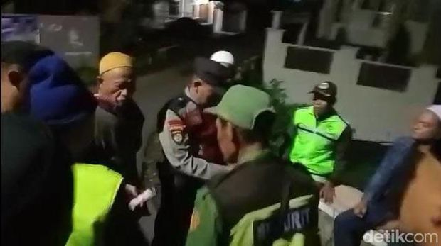 Polisi memang garis polisi di mesin ATM yang menjadi TKP.
