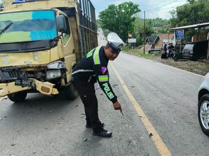 Pelajar di Muara Enim Tewas Usai Motornya Beradu dengan Truk Tronton