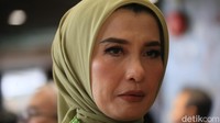 Lalu, ada Arzeti Bilbina, mantan model dan presenter, akan dilantik kembali sebagai anggota DPR dari partai PKB. (Agung Pambudhy/detikcom)  
