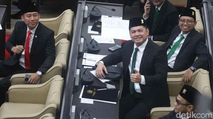 Sejumlah artis Indonesia dilantik sebagai anggota DPR untuk periode 2024-2029.