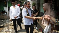 Cagub Jakarta, Pramono Anung melakukan blusukan di Gang Turi 2, Kampung Bintaro, Pesanggrahan, Jakarta Selatan, Selasa (1/10/2024).  
