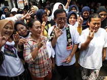 Pranomo Kampanye di Pesanggrahan, Bagikan Kupon Sembako Murah