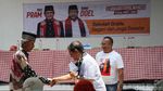 Pranomo Kampanye di Pesanggrahan, Bagikan Kupon Sembako Murah