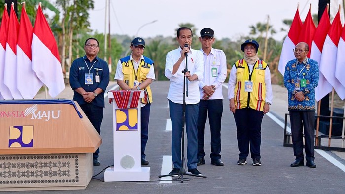 Presiden Joko Widodo (Jokowi)  saat meresmikan 27 ruas jalan di NTT. Foto: Muchlis Jr - Biro Pers Sekretariat Presiden