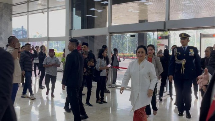 Puan Maharani berkebaya putih