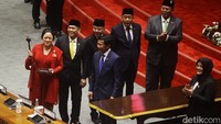 Sebanyak 580 anggota DPR melakukan pemilihan pimpinan DPR periode 2024-2029. Hasilnya, ditetapkan Puan Maharani Kembali jadi Ketua DPR, Sufmi Dasco Ahmad, Adies Kadir, Saan Mustopa, dan Cucun Ahmad Syamsurijal menjadi Wakil Ketua DPR. 