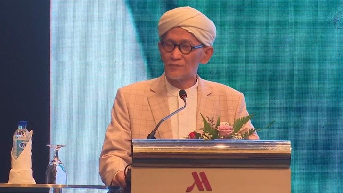 Rais Aam PBNU KH Miftachul Akhyar saat menjadi pembicara kunci dalam Forum Serantau YAPEIM 2024 (FSY2024) di Malaysia, Selasa (1/10/2024).