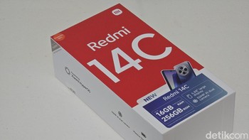 Inilah kotak kemasan Redmi 14C bernuansa merah putih. Foto: Adi Fida Rahman/detikINET