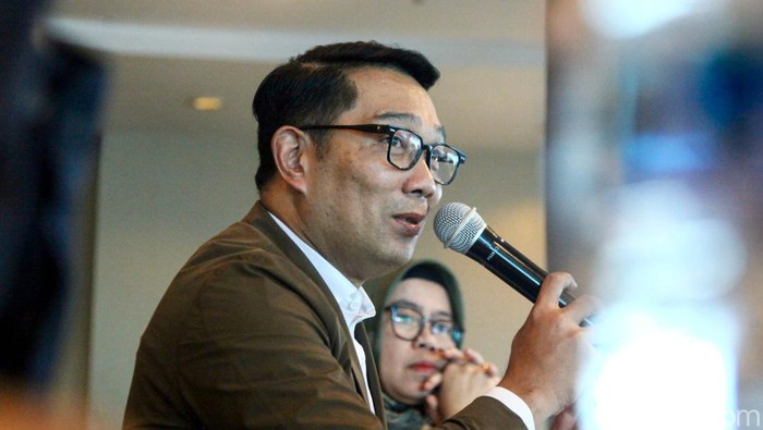 Cagub Jakarta Ridwan Kamil (RK) sudah menyiapkan materi debat Pilkada. RK mengatakan tinggal persiapan bagaimana mengungkapkan materi itu agar tidak dipandang hanya sebuah gimik.