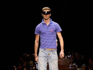 Romeo Beckham Debut Jadi Model Catwalk Usai Akhiri Karier Sepakbola