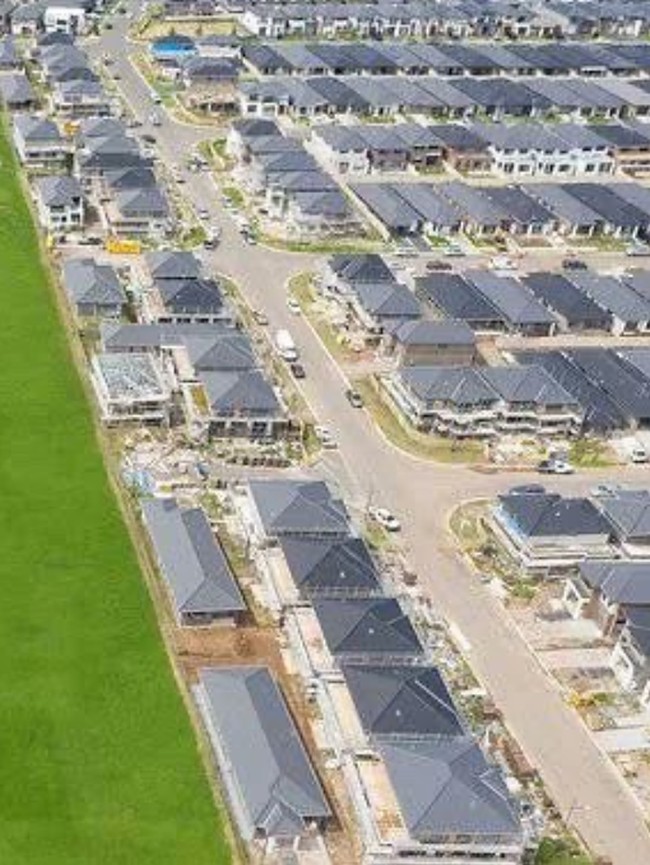 Potret Rumah Dikepung Kompleks Elite, Tak Mau Digusur Meski Dapat Rp 764 M