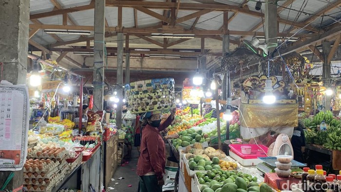Suasana di Pasar Cokroaminoto, Denpasar, Selasa (1/10/2024).